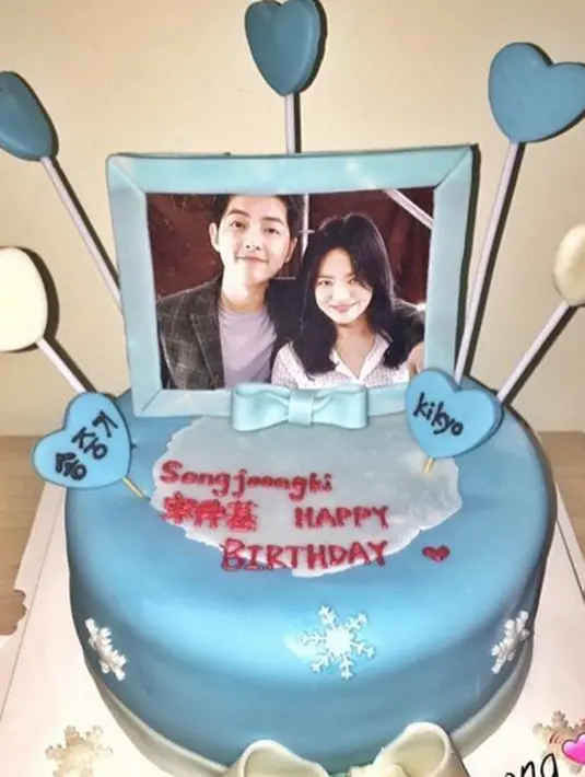 Bukan hanya dari penggemarnya sendiri, namun para penggemar Song Hye Kyo juga turut memberikan doa untuk pemeran Yoo Si-jin di serial drama Descendants of the Sun ini.  (Instagram/chole0919)