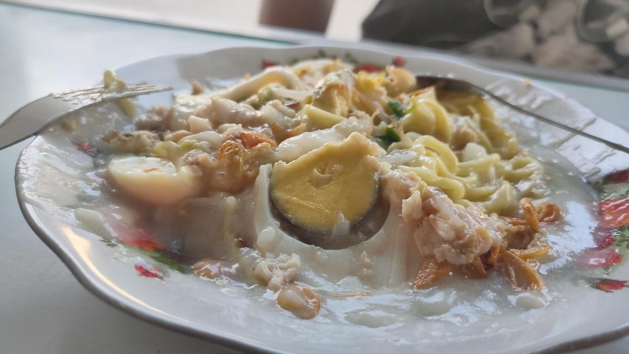 Serupa Tapi tak Sama, Perbedaan Mie Koclok Cirebon dan Mie Kocok Bandung