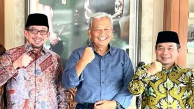 Ketua Majelis Syura PKS Habib Dr Salim Segaf Aljufri, Eks Gubernur Jawa Tengah Bibit Waluyo, dan Ketua Fraksi PKS DPR RI Jazuli Juwaini.