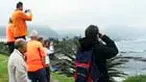 Berada di Hermanus, kawasan Cape Town pengunjung bisa menyaksikan tingkah paus. Atau merasakan kesejukan serta udara yang bersih di Signal Hill, Cape Town. 