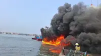 Dua unit kapal kebakaran di Pelabuhan Muara Baru, Dermaga Timur, Penjaringan, Jakarta Utara. (Foto: Istimewa)