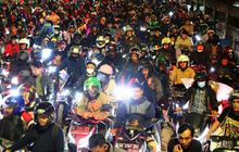 FOTO: Membeludak, Ribuan Pemudik Motor Padati Pelabuhan Ciwandan Banten untuk Menyeberang ke Sumatera