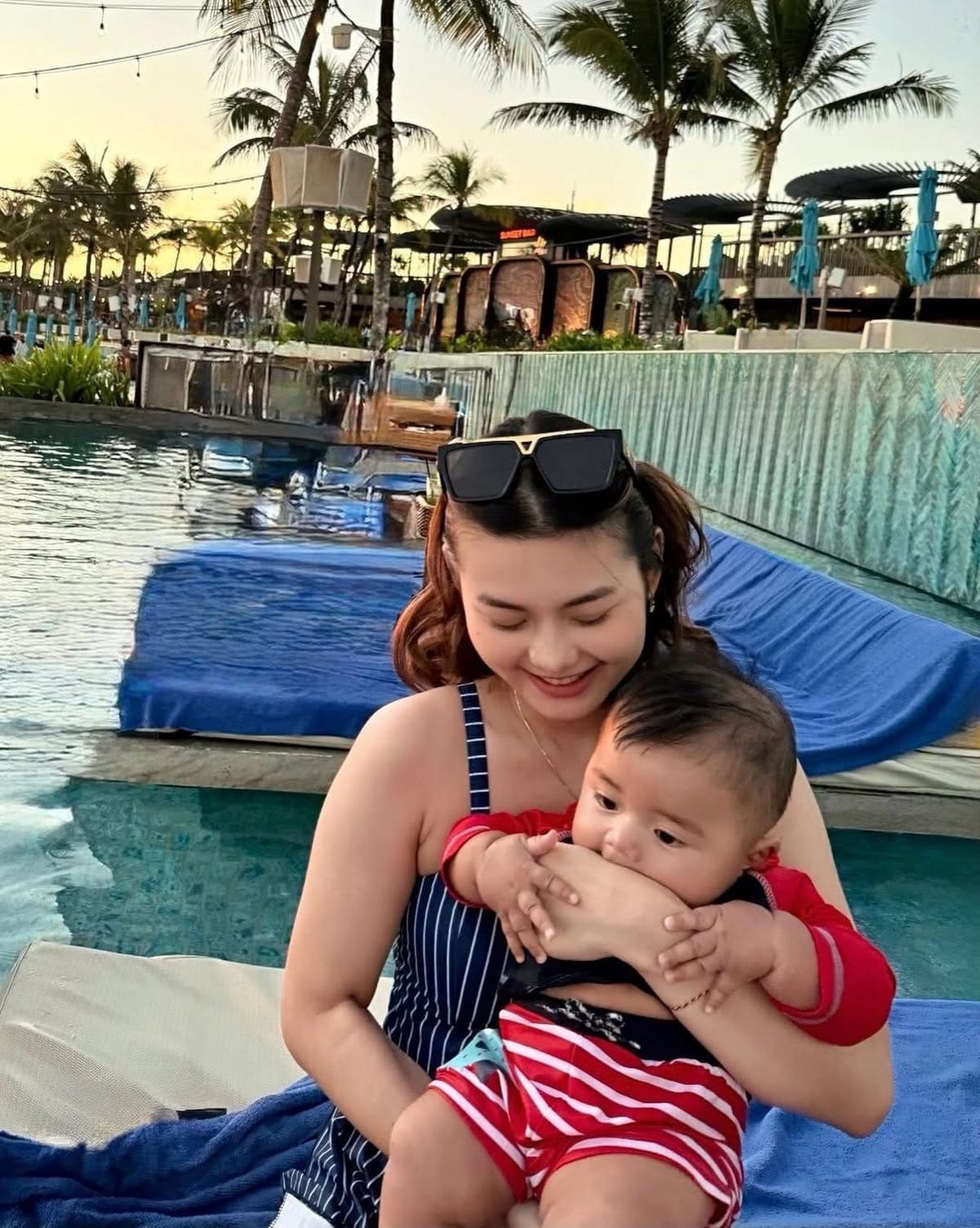 Potret Cesen Istri Marshel Widianto Momong Lano, Pesona MahMud Terlalu Kuat sampai Dibilang Momong Adik oleh Netizen