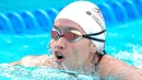 Cinta Laura berhasil menjadi yang tercepat saat mengikuti cabor renang 50 meter putri. (Bola.com/Bagaskara Lazuardi)
