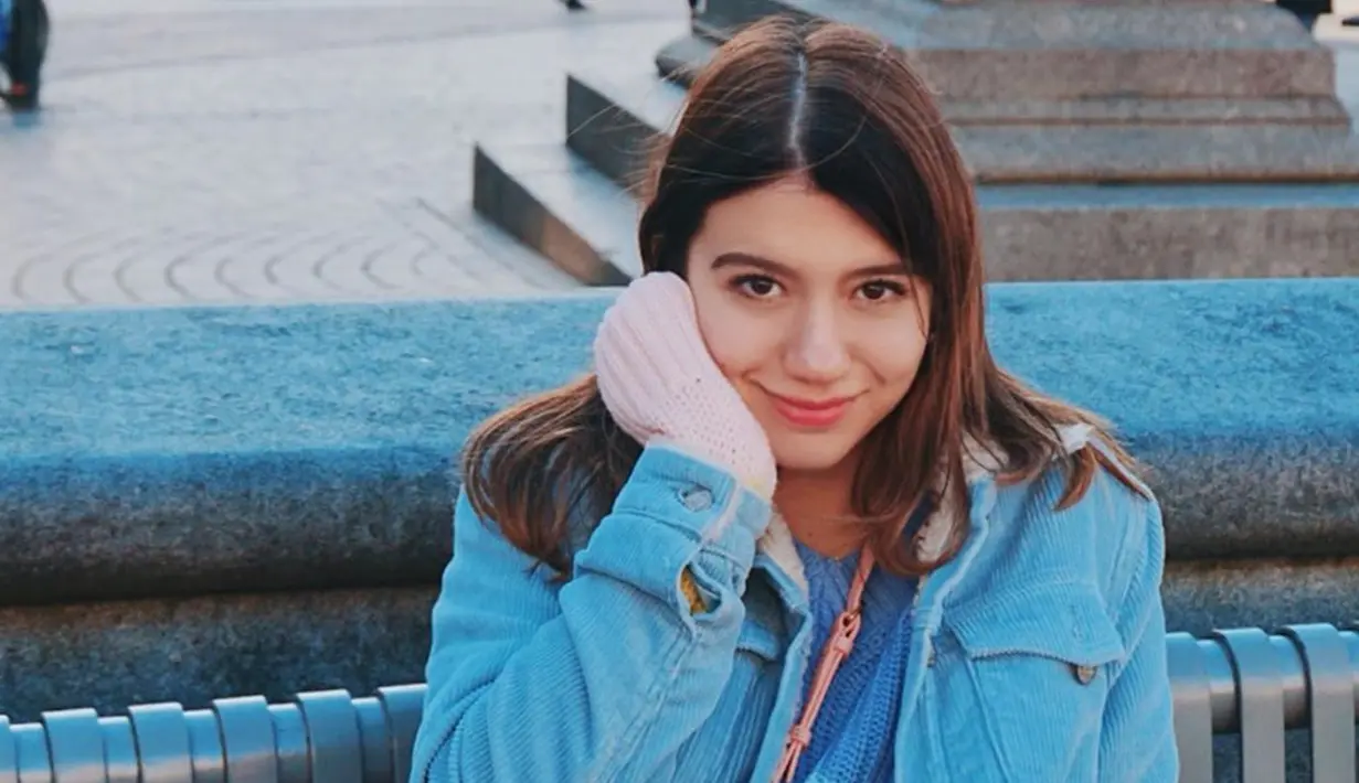 Saat tengah berlibur di luar negeri, Cassandra Lee juga lebih sering menggunakan makeup natural. Penampilannya pun tetap terlihat memesona. (Liputan6.com/IG/@cassandraslee)