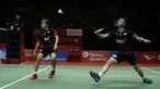 Ganda putra Indonesia, Kevin Sanjaya Sukamuljo/Marcus Fernaldi Gideon, saat menghadapi ganda Malaysia, Aaron Chia/Soh Wooi Yik, pada laga Indonesia Masters 2020 di Istora Senayan, Jakarta, Sabtu (18/1). Kevin/Marcus menang dua gim dengan skor 21-19 dan 21-19. (Bola.com/Yoppy Renato)
