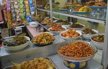 Penuh Tempelan Foto 3x4 Mahasiswa, Warung Makan di Jatinangor ini Viral Jadi Sorotan