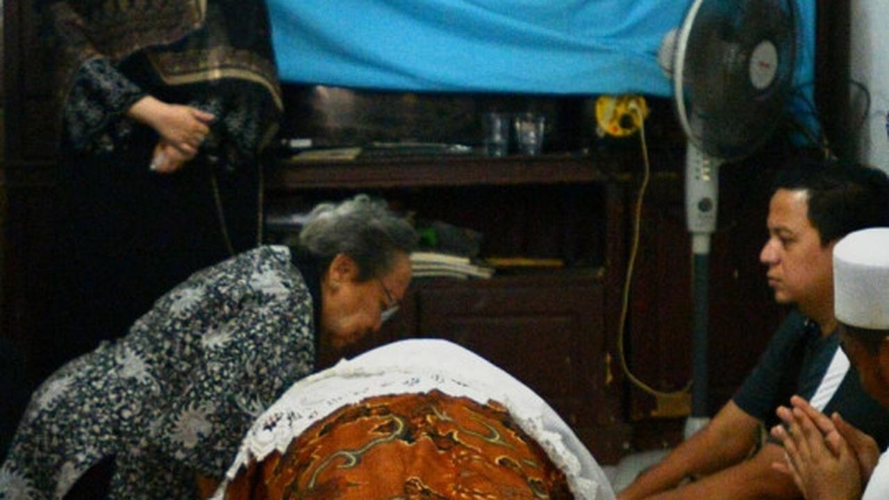 Suasana duka hiasi persemayaman Pak Raden