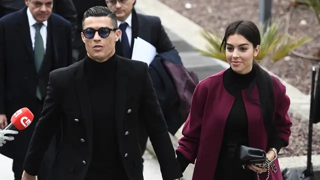 Pesepak Bola yang Miliki Buah Hati dari Banyak Wanita