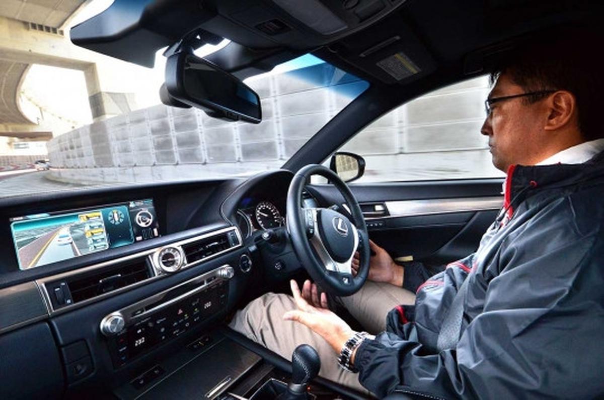 Melihat uji coba Lexus GS450H yang bisa mengemudi sendiri
