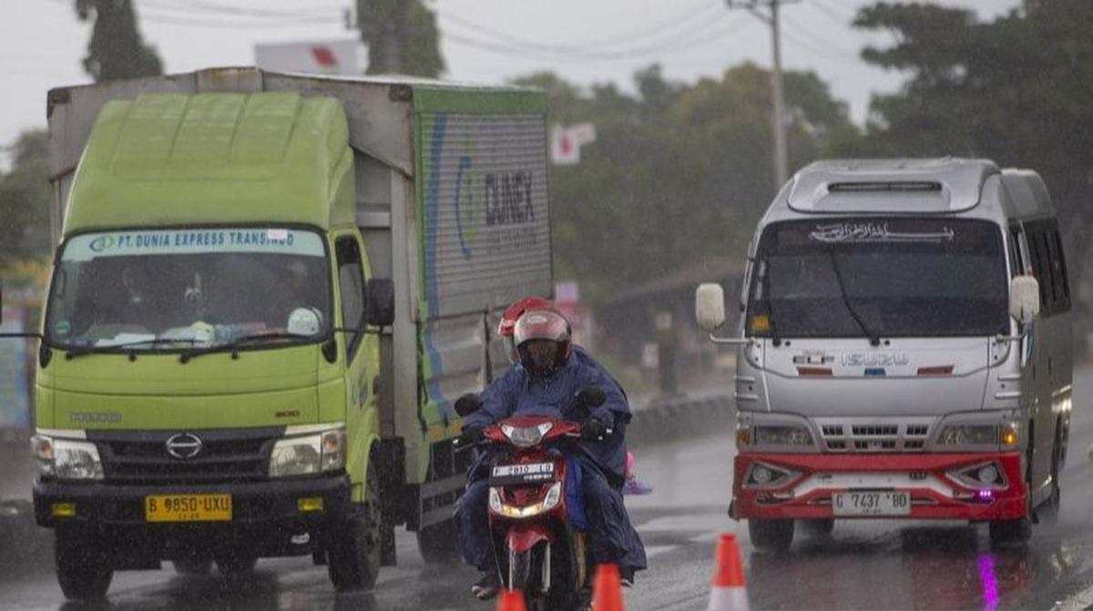BMKG Peringatkan Potensi Hujan di Beberapa Kota Indonesia Akhir Pekan Ini