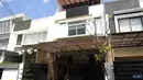 Berikut potret rumah Kiki yang berada di kawasan elite Pondok Indah, Jakarta Selatan. Rumah dengan nuansa putih tersebut ditinggali sejak tahun 1994. Hal itu diungkapkan saat Marshel dan Mpok Alpha menyambagi kediamannya pada Juni 2022 lalu. [Youtube/TRANS7 OFFICIAL]