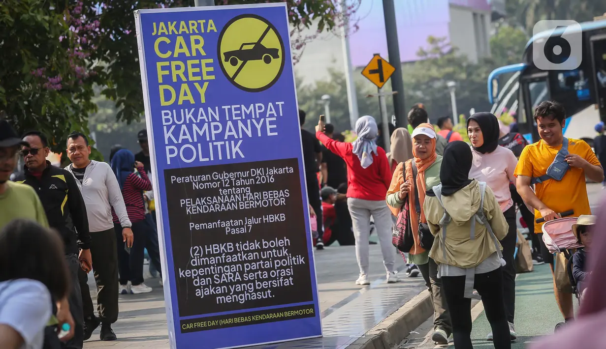 Larangan mengenai kegiatan politik di CFD tersebut tertuang dalam Pergub Provinsi DKI Jakarta No. 12/2016 tentang pelaksanaan Hari Bebas Kendaraan Bermotor. (Liputan6.com/Angga Yuniar)