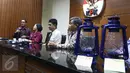 KPK menggelar konferensi pers usai menerima perwakilan dari Forum Rektor dan Guru Besar Antikorupsi, Jakarta, Jumat (17/3). Forum tersebut memberikan dukungan kepada KPK dan menolak revisi UU KPK. (Liputan6.com/Helmi Afandi)