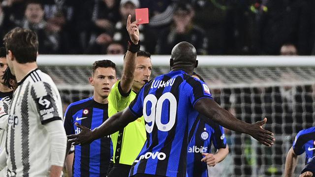Foto: Gol Telat Lukaku dan Drama 3 Kartu Merah Jadi Bumbu Leg Pertama Semifinal Coppa Italia Juventus Kontra Inter Milan