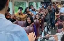 Momen Addie MS dan Orkestranya ‘Konser’ di Kereta Panoramic Ini Viral, Keren Banget