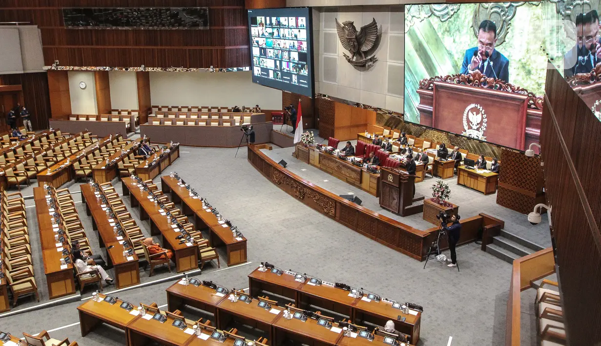 Suasana Rapat Paripurna ke-17 Masa Persidangan III Tahun Sidang 2022-2023 di Kompleks Parlemen, Senayan, Jakarta, Kamis (16/2/2023). Rapat Paripurna tersebut dalam rangka penutupan Masa Persidangan III Tahun Sidang 2022-2023. (Liputan6.com/Faizal Fanani)