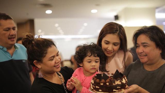 [Bintang] Mikha Tambayong Ultah