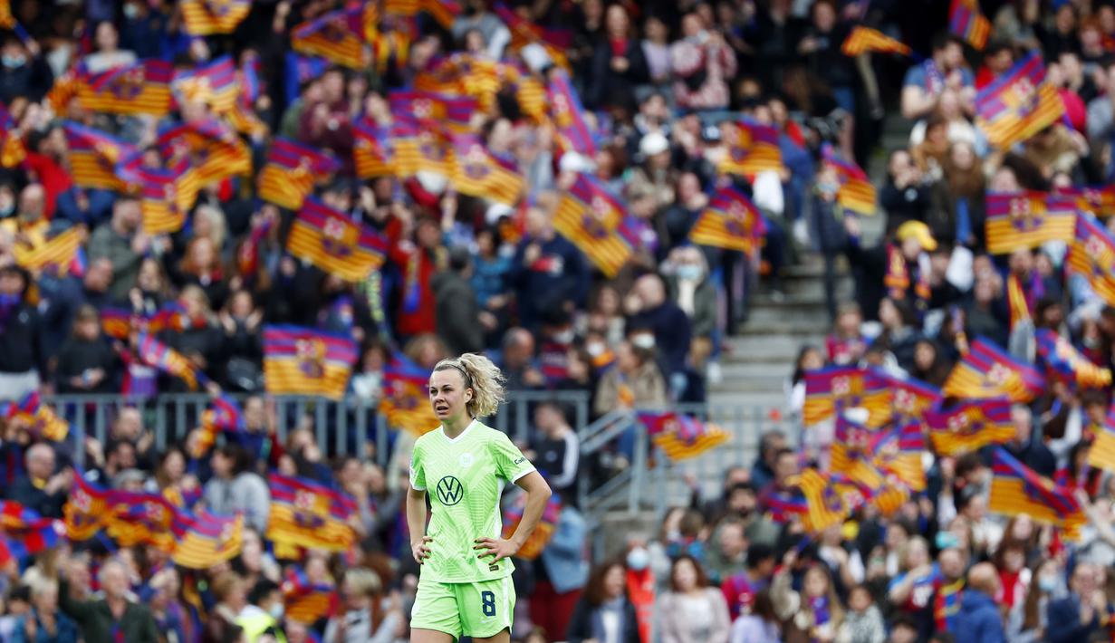 <p>Kondisi tersebut tentu menjadi kontras. Disaat tim Barca asuhan Xavi ditinggal para suporternya, tim putri justru banjir dukungan hingga mampu memecahkan rekor penonton di sepak bola. (AP/Joan Monfort)</p>