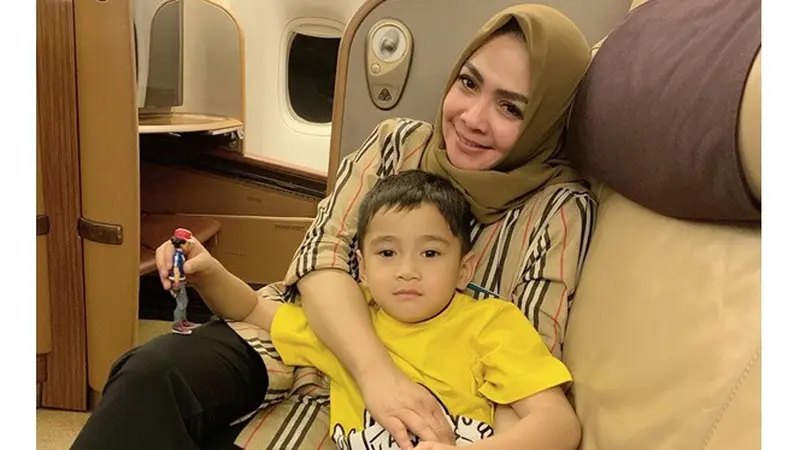 Jalani Debut Main FTV, Ini 6 Potret Kedekatan Rafathar dengan Rieta Amilia