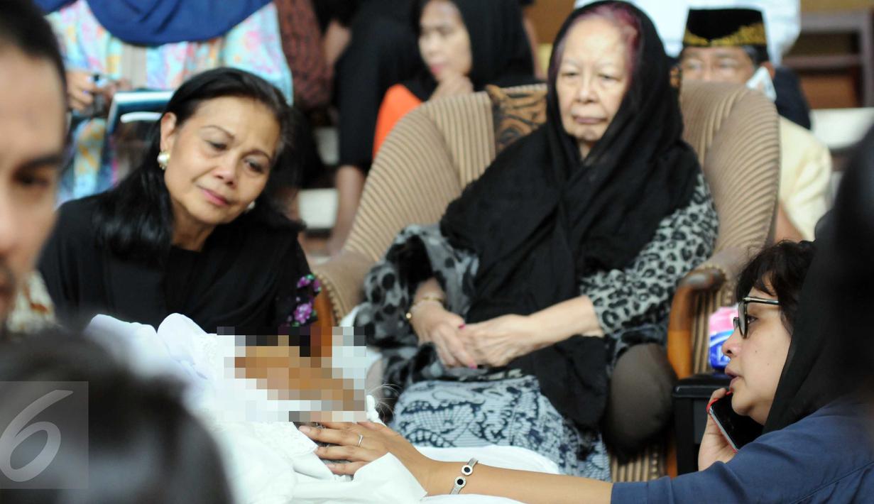 Suasana Duka Di Kediaman Adnan Buyung Nasution Page 2 Foto Liputan6 Com