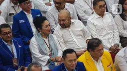 Titiek Soeharto bersama Didiet Hediprasetyo tampil mengenakan busana senada. (Liputan6.com/Angga Yuniar)
