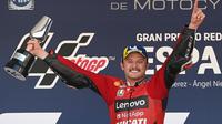 Jack Miller lakukan selebrasi usai finis pertama balapan MotoGP Jerez 2021 hari Minggu (02/05/2021). (PIERRE-PHILIPPE MARCOU / AFP)