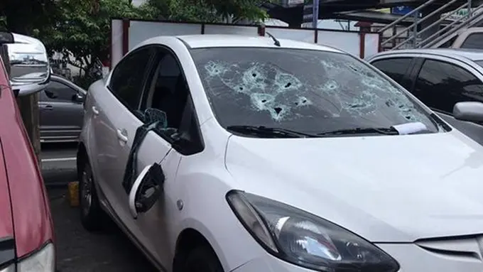 Mobil warna putih rusak setelah pemiliknya ketahuan selingkuh | Copyright  viral4real.com