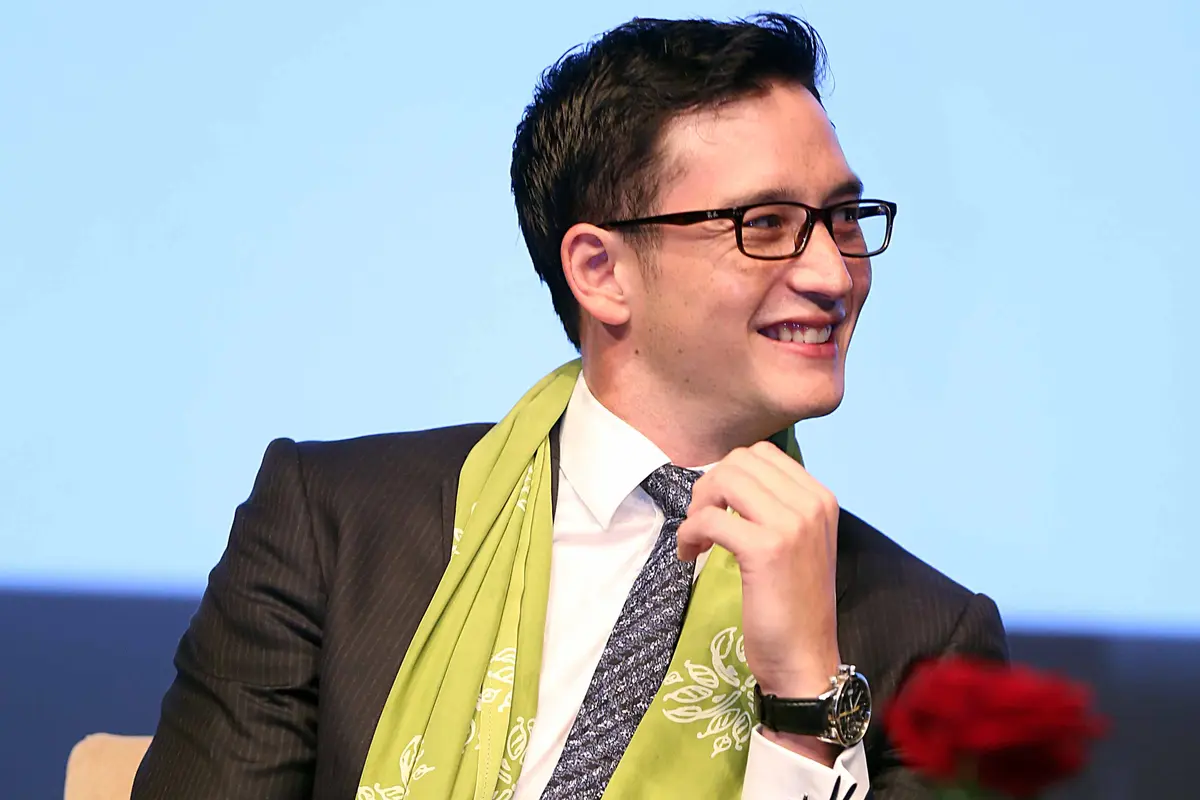 [Bintang] Mike Lewis
