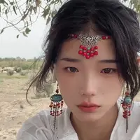 Huiran jadi viral di Douyin atau TikTok versi China karena keunikannya. Pesona cantiknya berhasil memikat warganet yang melihat keunikan dirinya. (Foto: Douyin)