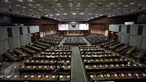 DPR RI menggelar rapat paripurna ke-27 masa persidangan V tahun 2015-2016 di Komplek Parlemen, Senayan, Jakarta, Jumat (20/5). Rapat yang membahas RAPBN Tahun Anggaran 2017 itu hanya dihadiri 214 dari 578 anggota dewan. (Liputan6.com/Johan Tallo)