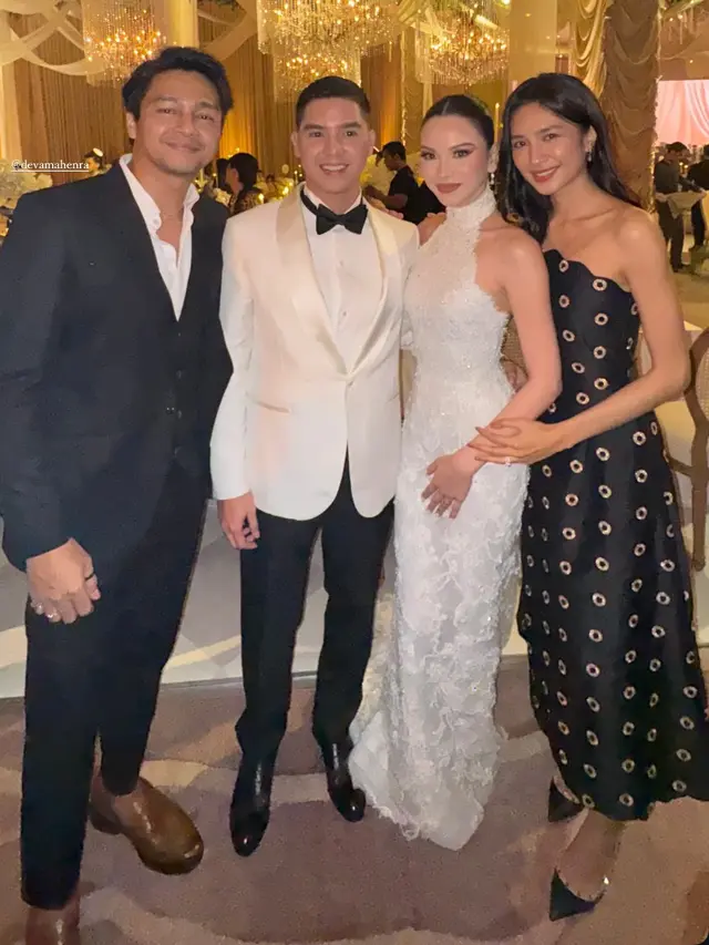 Couple Artis Elegan Hadir di Resepsi Pernikahan Al Ghazali dan Alyssa Daguise. [@miktambayong]