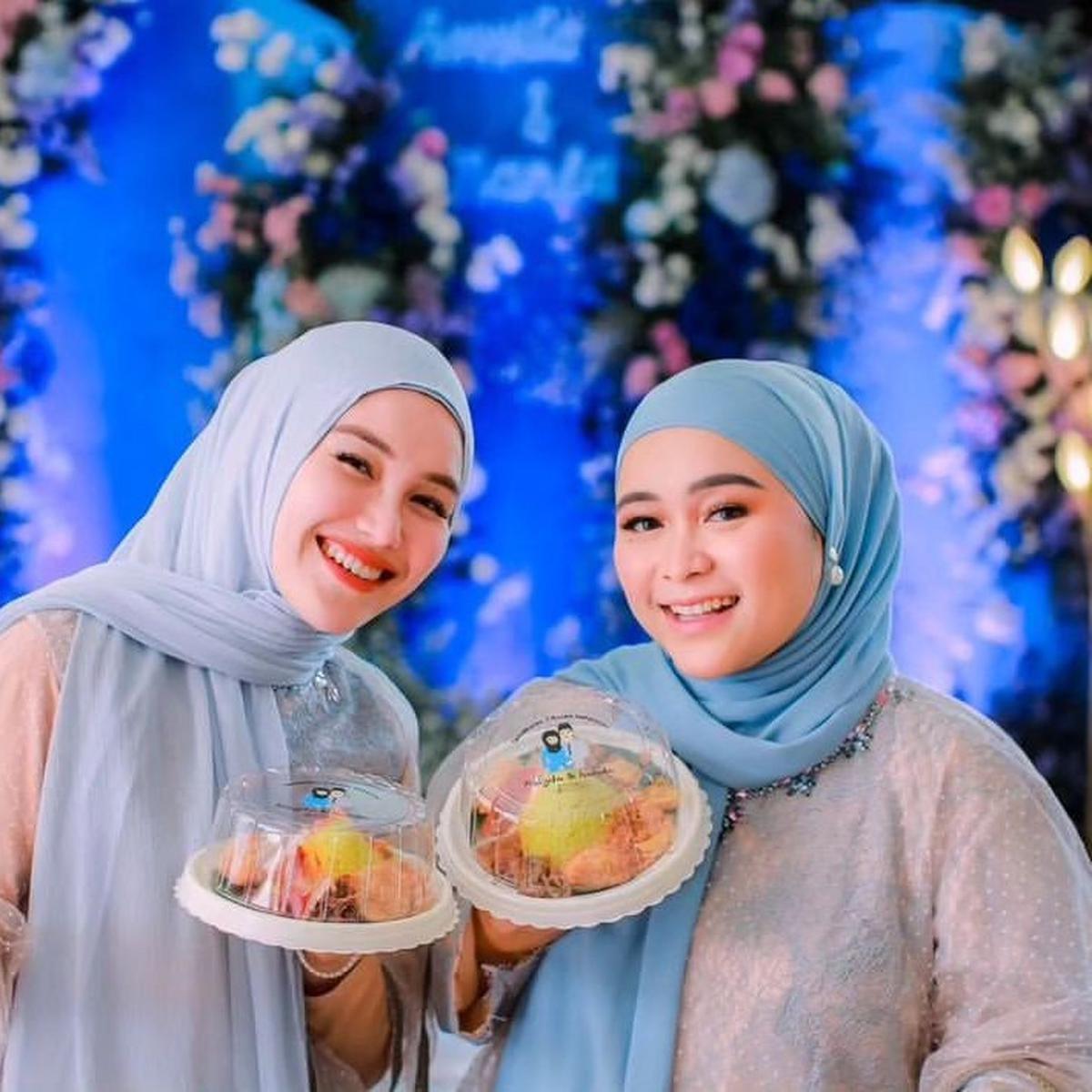 Hadir di Pemakaman Ponakan yang Meninggal Dunia, Intip Potret Kebersamaan Ayu Ting Ting dan Sang Adik Syifa