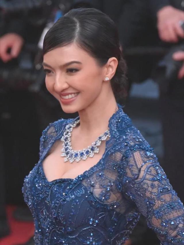 7 Potret Raline Shah di Festival Film Cannes 2023, Aura Kecantikannya Bersinar dengan Kebaya Biru