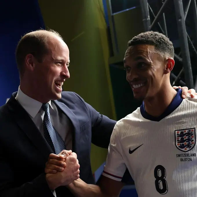 Gaya Necis Pangeran William Nonton Euro 2024, Tunjukkan Cintanya pada Sepak Bola dengan Dasi Bemotif Seharga Rp4jutaan