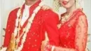 Penyanyi Opick menikah dengan‎ Dian Rositaningrum pada 15 Juli 2002. Pernikahan sederhana digelar di kediaman orangtua Dian. Dari pernikahannya, pasangan ini dikaruniai enam orang anak. (dok. Pribadi)