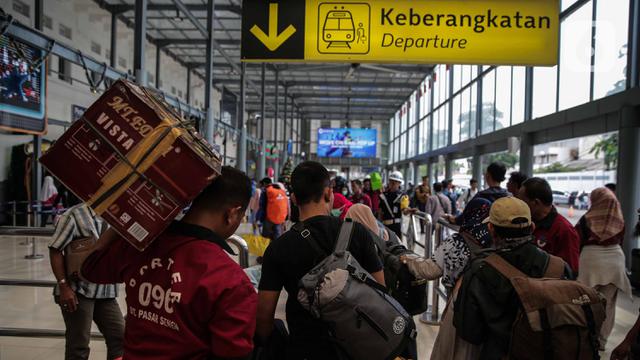 Jelang Natal dan Tahun Baru, Penumpang Kereta Melonjak