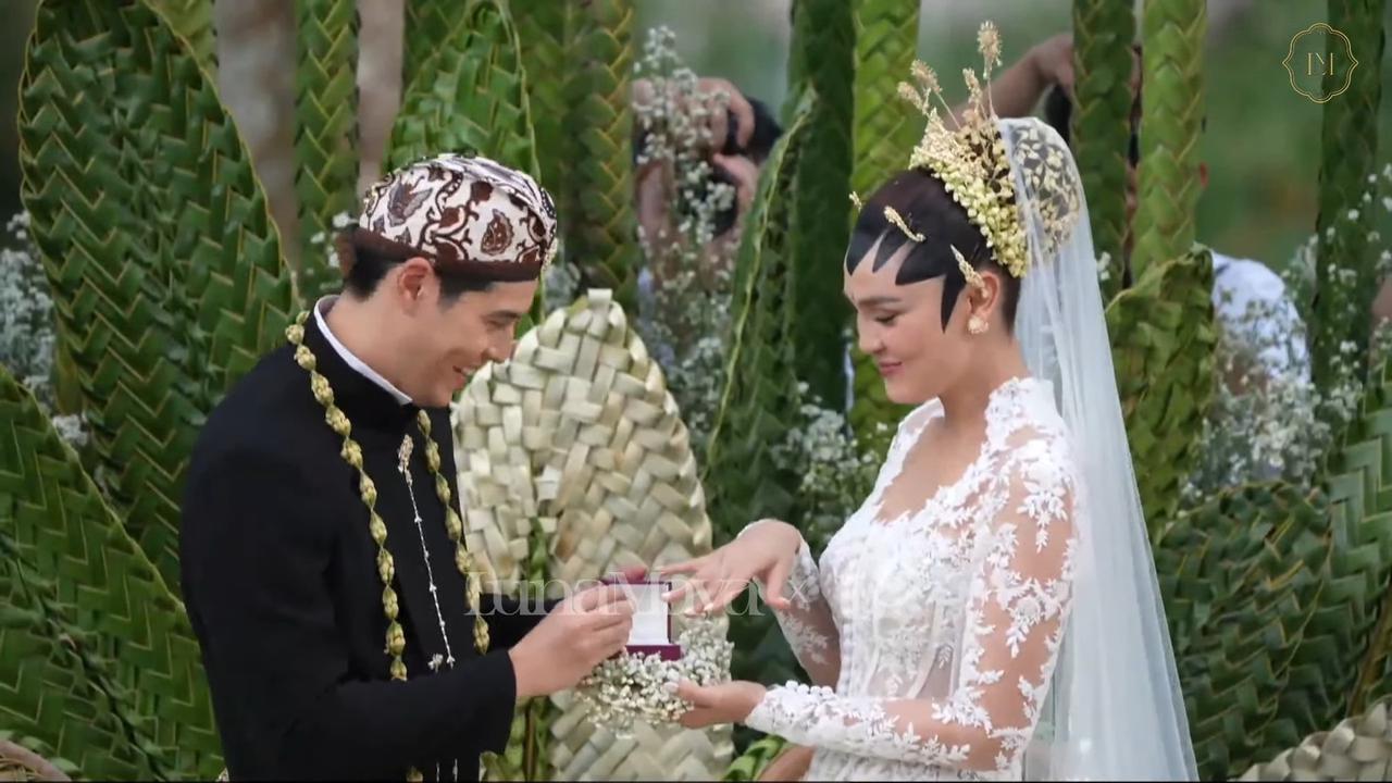 5 Potret Luna Maya dan Maxime Bouttier Resmi Menikah di Bali, Mahar Logam Mulia - Raffi Ahmad Jadi Saksi