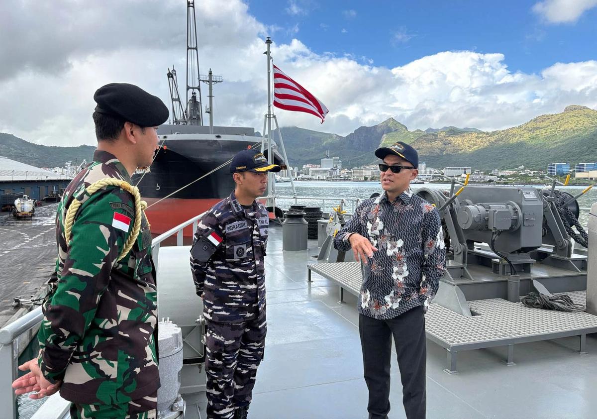 FOTO: KRI Canopus Tiba di Mauritius Usai Pelayaran Lintas Samudra