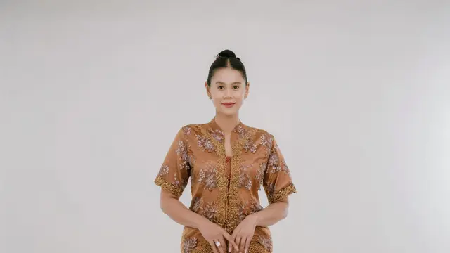 Kebaya Lengan Pendek Klasik Kombinasi Batik