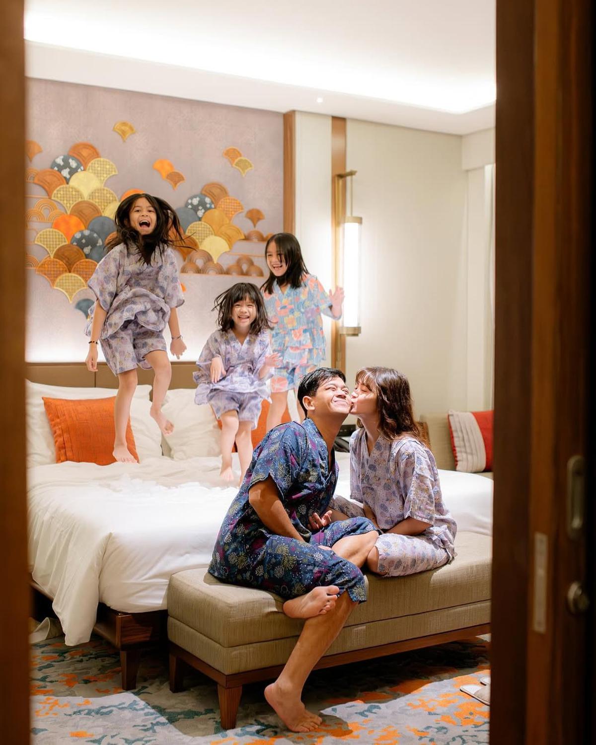Potret Kemesraan Surya Insomnia dan Tyara Renata yang Selalu Bucin Satu Sama Lain, Pasangan Idaman Sejuta Umat