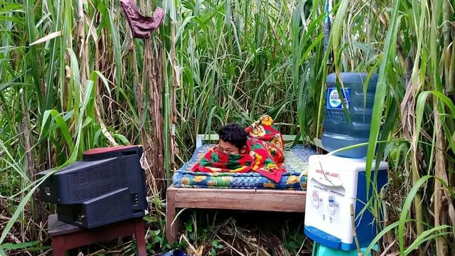7 Potret Aksi yang Dilakukan di Tempat Tak Biasa Ini Bikin Geleng Kepala