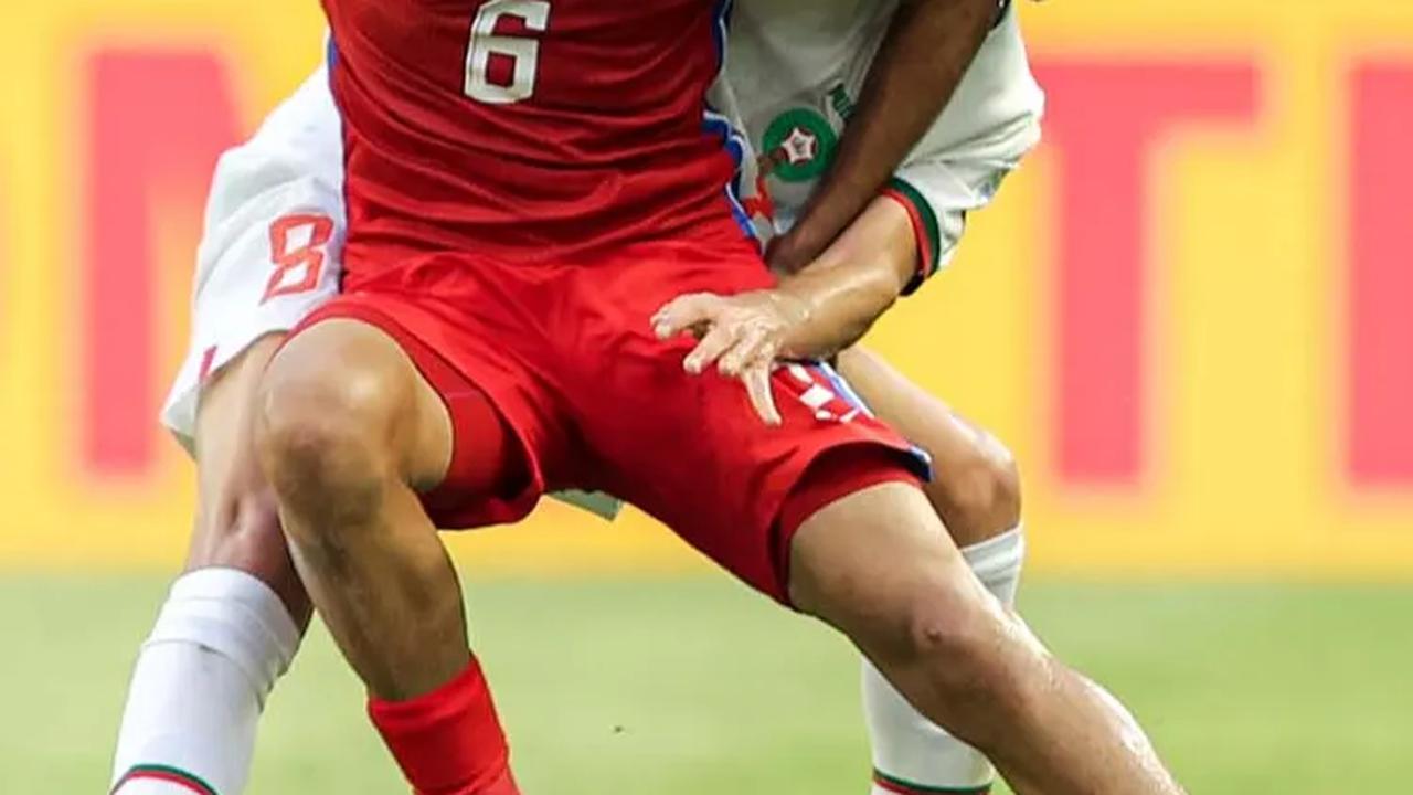 Panama U-17 dan Maroko U-17 sama langsung coba bermain agresif. Namun seiring waktu, Maroko lebih suka menunggu di pertahanan mereka sendiri. Bola.com/Bagaskara Lazuardi<br>