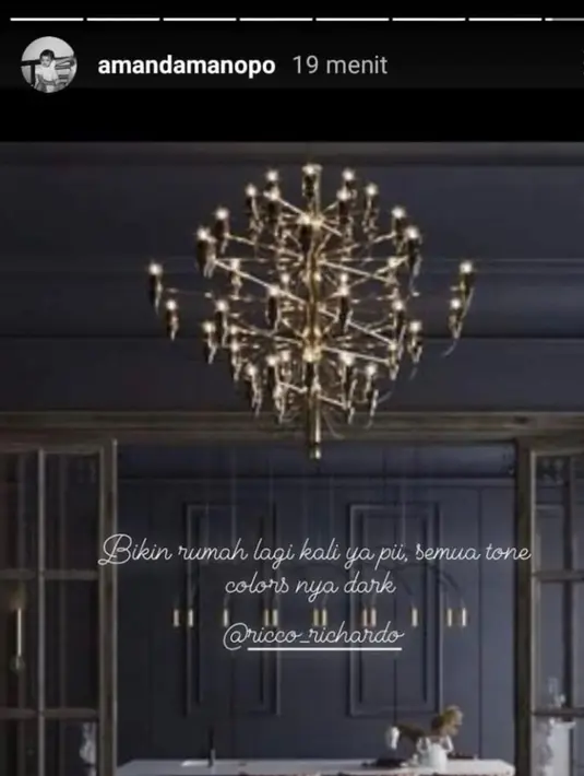 Rumah yang berlokasi di daerah elite tersebut dikemas dengan perpaduan konsep modern dan gaya Korea. (Instagram @amandamanopo)