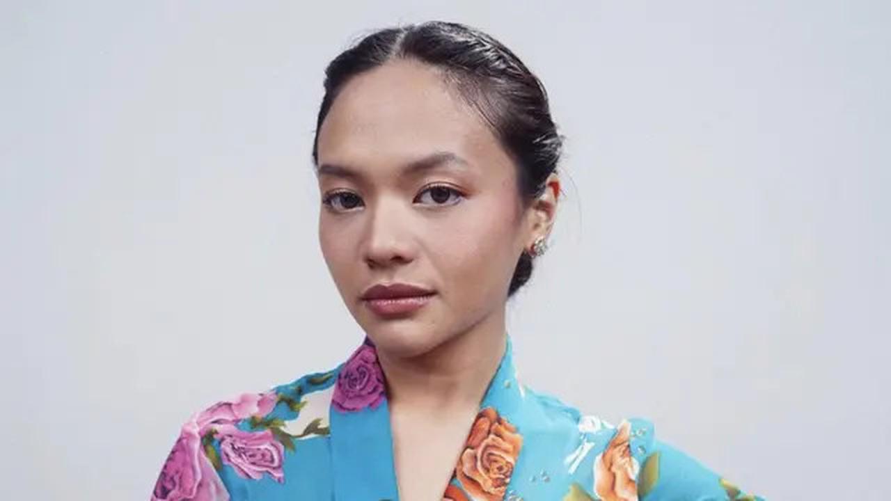 Potret Amel Carla Pakai Kebaya, Terlihat Sangat Memukau