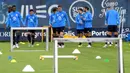 Para pemain FC Porto ambil bagian dalam sesi latihan jelang menghadapi AC Milan pada pertandingan Grup B Liga Champions di FC Porto's Olival, Vila Nova de Gaia, Portugal, 2 November 2021. Porto akan melawan AC Milan pada 4 November 2021. (FERNANDO VELUDO/AFP)