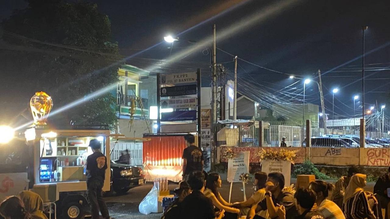 Unik Banget, Lika Liku Pria Putuskan Buka Usaha Kopi Pakai Bajaj Ini Curi Perhatian