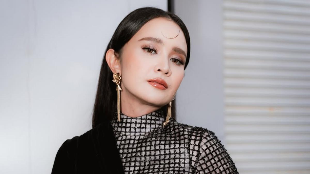 Manglingi! Michelle Ziudith Tampil Bak Barbie Hidup di Gala Premiere Film Alas Roban