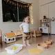 Lingkungan yang tertata dengan baik dan kegiatan yang sederhana dapat membantu anak merasa lebih percaya diri saat mencoba hal baru (Sumber: Pexels.com)