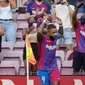 Selebrasi Memphis Depay usai mencetak gol kedua Barcelona lawan Getafe pada lanjutan La Liga Spanyol di Camp Nou (AFP)